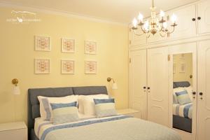 Uma cama ou camas num quarto em Alecrim Rosmaninho Guest House