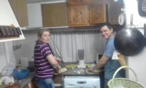 a man and a woman standing in a kitchen at Casa familiar Zarza Mora in San Carlos de Bariloche