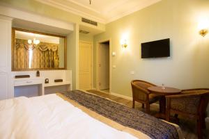 TV a/nebo společenská místnost v ubytování Hotel Britania