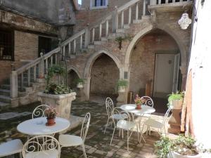 Patio alebo iná vonkajšia časť ubytovania Hotel Ca' Nobile Corner