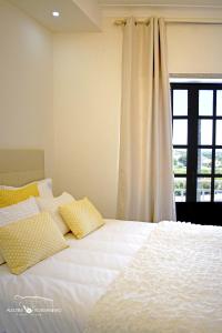 Uma cama ou camas num quarto em Alecrim Rosmaninho Guest House