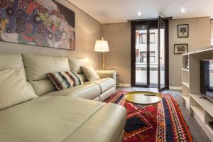 Et opholdsområde på POZAS by Kyosai