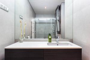 Et badeværelse på POZAS by Kyosai + 21 billeder