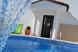 Bazén v ubytovaní Apartments Villa Holiday alebo v jeho blízkosti