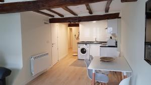 Kuchnia lub aneks kuchenny w obiekcie Apartamentos-Bermeo