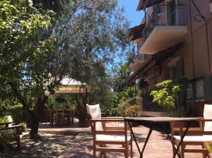 Balkón nebo terasa v ubytování Kefalonia apartments - Marias studios - 2 bedroom apartment in orchard, Spartia