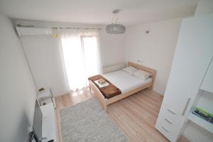 Ein Bett oder Betten in einem Zimmer der Unterkunft Apartmani MV