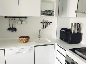 Kuchyňa alebo kuchynka v ubytovaní New apartment in San Juan Playa, Alicante PAU5