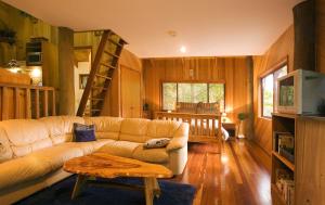 Khu vực ghế ngồi tại Springbrook Lyrebird Retreat
