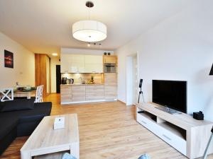 Et tv og/eller underholdning på Apartment B1 by Interhome + 21 billeder