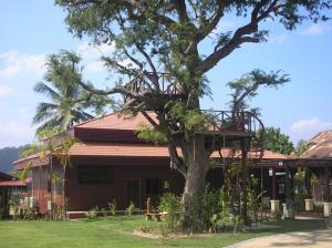 Zahrada ubytování Tamarind Grand Resort Mae Sariang