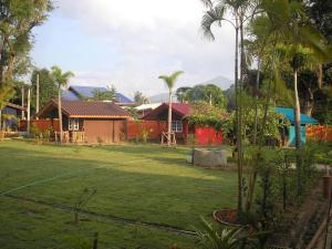 Zahrada ubytování Tamarind Grand Resort Mae Sariang