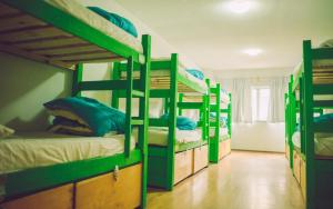 a group of bunk beds in a room at Che Lagarto Hostel Montevideo in Montevideo