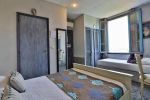 Postel nebo postele na pokoji v ubytování Le Panoramic Boutique Hôtel + 37 fotografií