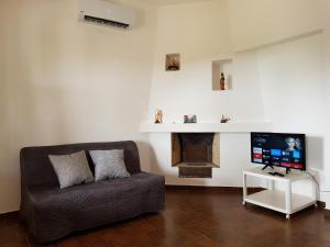a living room with a couch and a fireplace at Capo Grillo Cottage Villa in Vulcano