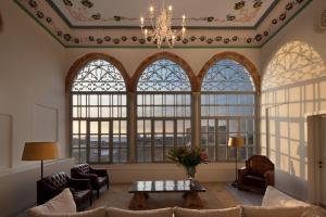 Uma área de estar em The Efendi Hotel Akko