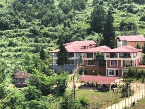 Gallery image of Zarha Mountain Resort in Sürmene