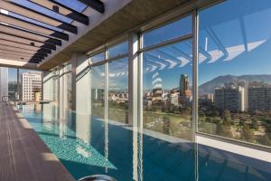 Bazén v ubytování Radisson Blu Plaza El Bosque Santiago nebo v jeho okolí