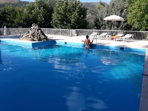 Bazén v ubytovaní Hotel Rural Don Burguillo alebo v jeho blízkosti