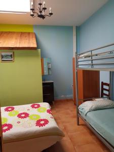 Krevet ili kreveti na kat u jedinici u objektu Albergue Kortarixar