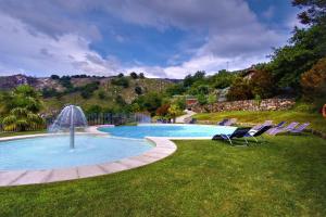 A piscina localizada em Eco-Bungalow ou nos arredores