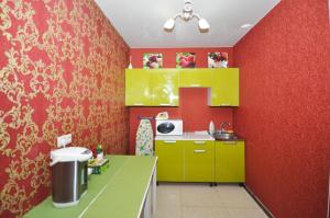 Кухня или мини-кухня в Бутик-Отель Сургут 