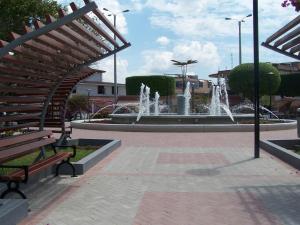 a park with two fountains and a bench and a fountain at Alojamiento "Selva Del Sol" in Rioja