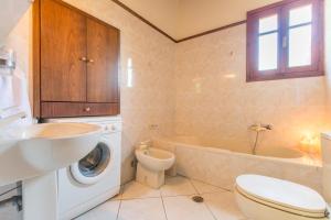 A bathroom at Femina Még 30 kép