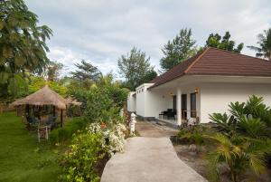a house with a pathway next to a yard at Blue Marine Resort in Gili Air