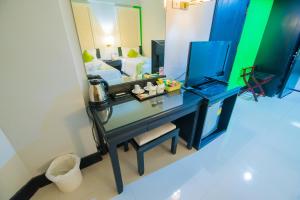 Postel nebo postele na pokoji v ubytování Asawann Hotel Nongkhai
