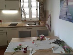 Kuchyň nebo kuchyňský kout v ubytování Apartment Romana + 37 fotografií