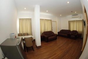 Area soggiorno di Virtue Highland Hotel
