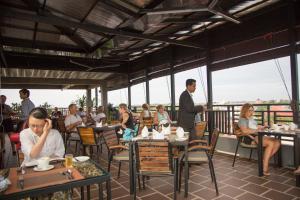 Restoran või mõni muu söögikoht majutusasutuses The Tito Suite Residence