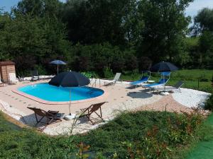 Bazén v ubytování Casa Vacanze I Boidi nebo v jeho okolí