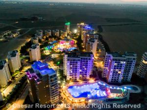 una vista aérea de una ciudad por la noche en Caesar Resort & SPA, en Trikomo
