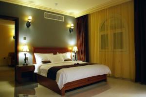 Ένα ή περισσότερα κρεβάτια σε δωμάτιο στο La Rosa Hotel By Brother International