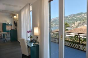 Nespecifikovaný výhled na hory nebo výhled na hory při pohledu z hotelu