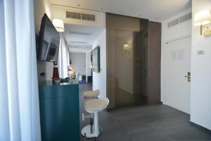 TV a/nebo společenská místnost v ubytování Reginna Palace Hotel