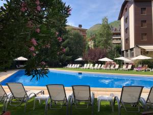 Bazén v ubytovaní Hotel Restaurant Pessets & SPA alebo v jeho blízkosti