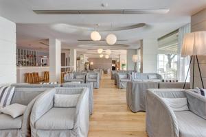 A seating area at Hotel Majestic