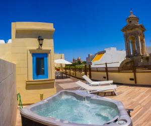 Bazén v ubytování Casa Azzopardi Suites nebo v jeho okolí