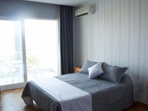 Łóżko lub łóżka w pokoju w obiekcie Hotel Salambina