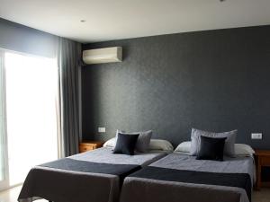 Łóżko lub łóżka w pokoju w obiekcie Hotel Salambina