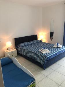 a bedroom with a bed and a mirror on the wall at Aussie Dream House in Formia