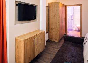 Telewizja i/lub zestaw kina domowego w obiekcie Hotel Sonnleiten