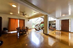 Kuchyň nebo kuchyňský kout v ubytování Regenta Resort Soma Vine Village Nashik
