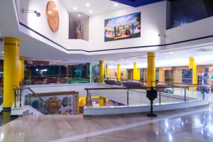 a lobby of a building with yellow pillars at Hotel Mexico in Vera