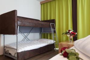 Łóżko lub łóżka w pokoju w obiekcie Hotel Sonnleiten