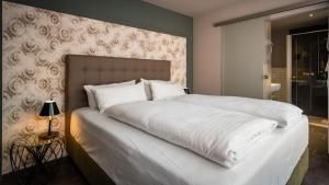 Postel nebo postele na pokoji v ubytování Hotel Goldene Traube - by Neugart