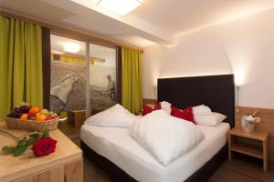 Łóżko lub łóżka w pokoju w obiekcie Hotel Sonnleiten